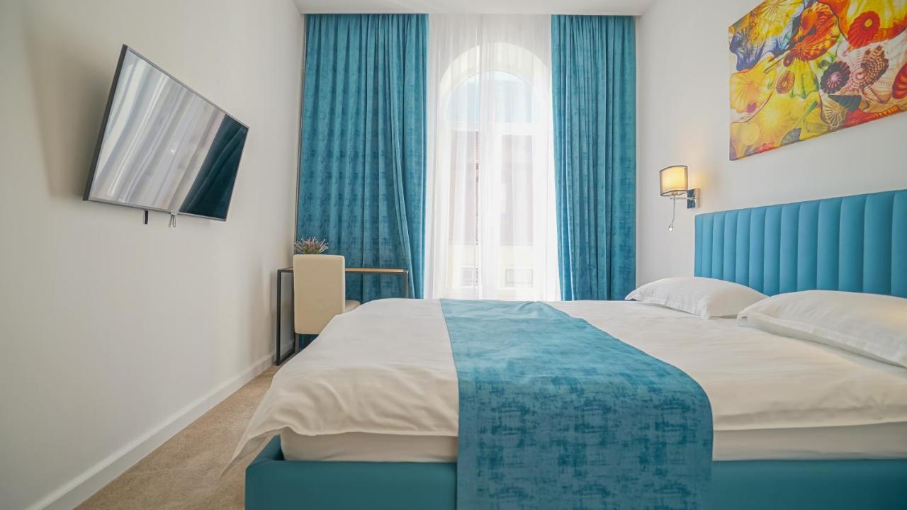 Zoom Rooms Braşov Esterno foto