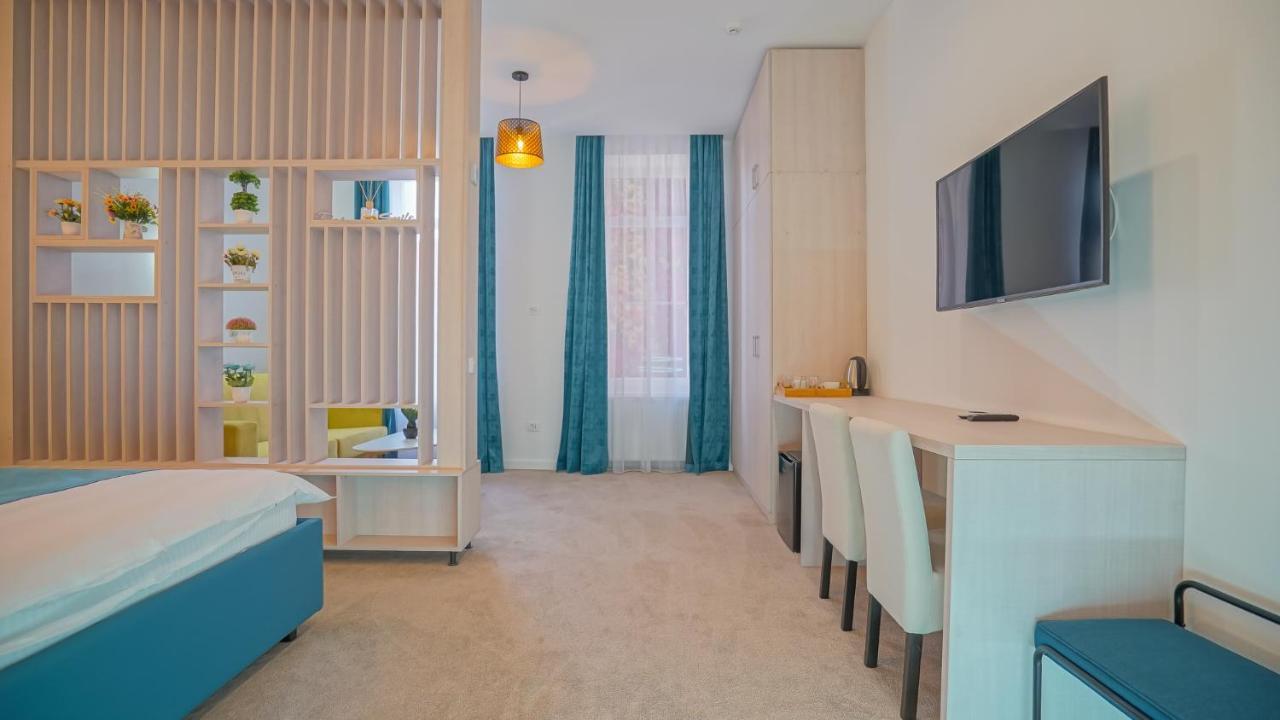 Zoom Rooms Braşov Esterno foto