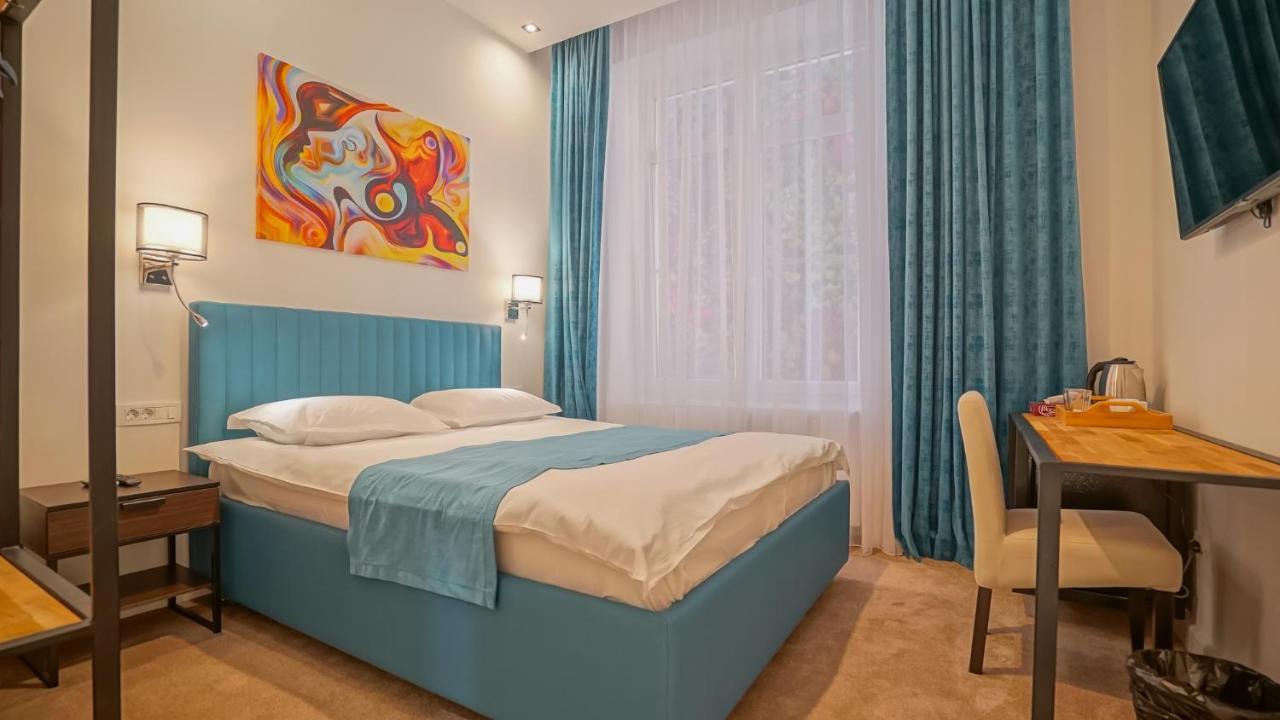 Zoom Rooms Braşov Esterno foto