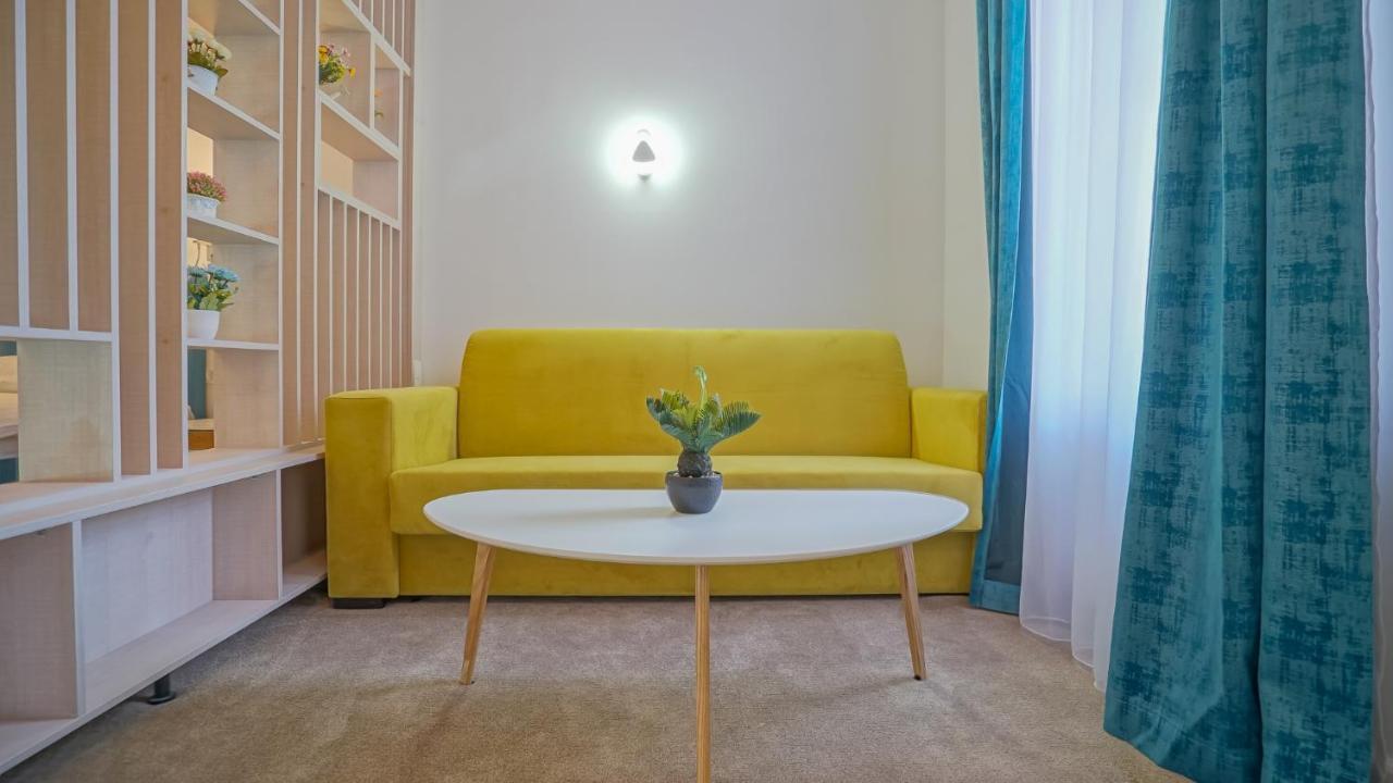 Zoom Rooms Braşov Esterno foto