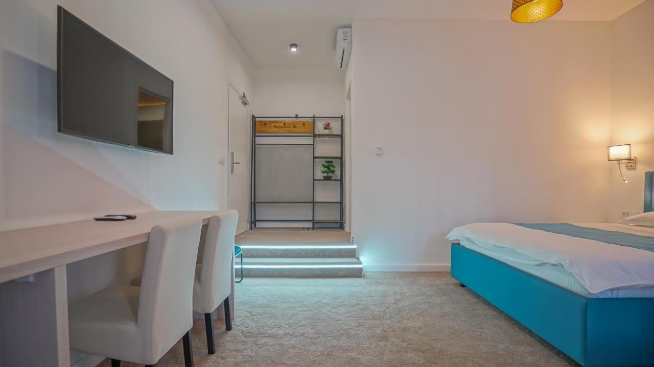 Zoom Rooms Braşov Esterno foto