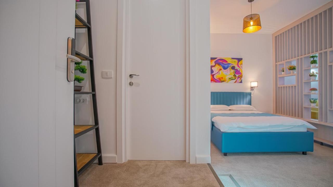 Zoom Rooms Braşov Esterno foto